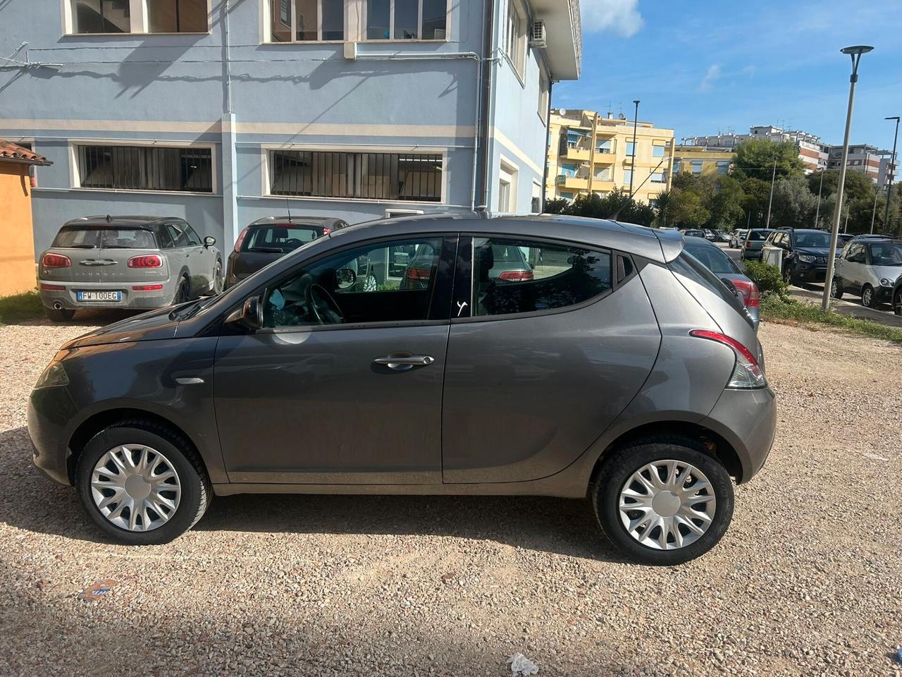 Lancia Ypsilon 0.9 TwinAir 85 CV 5 porte Metano Ecochic Elle