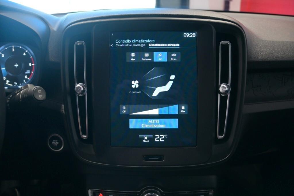 VOLVO XC40 2.0D D3 150CV 6M. MOMENTUM CORE ( FARI LED - COCKPIT - CRUISE - MIRROR - NAVI - SENSORI POST. - TELECAMERA POST. )