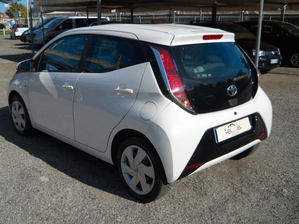 Toyota Aygo 1.0 VVT-i 69 CV 5 porte x-play MMT AUTOMATICA