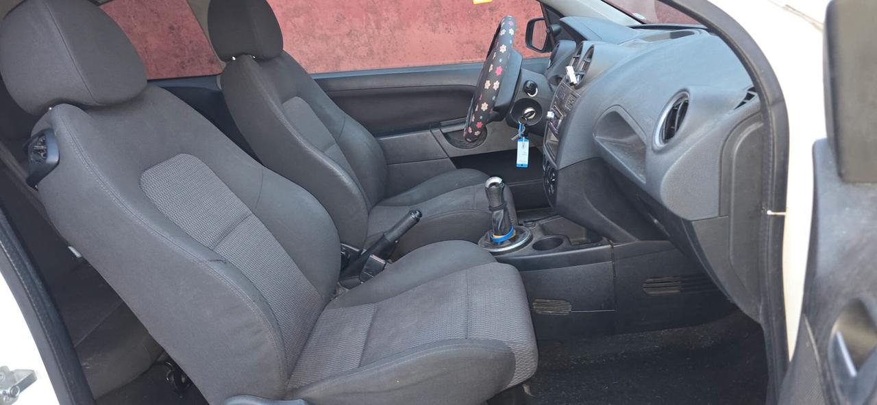 Ford Fiesta 1.6 TDCi 3p. Ghia S neopatentati