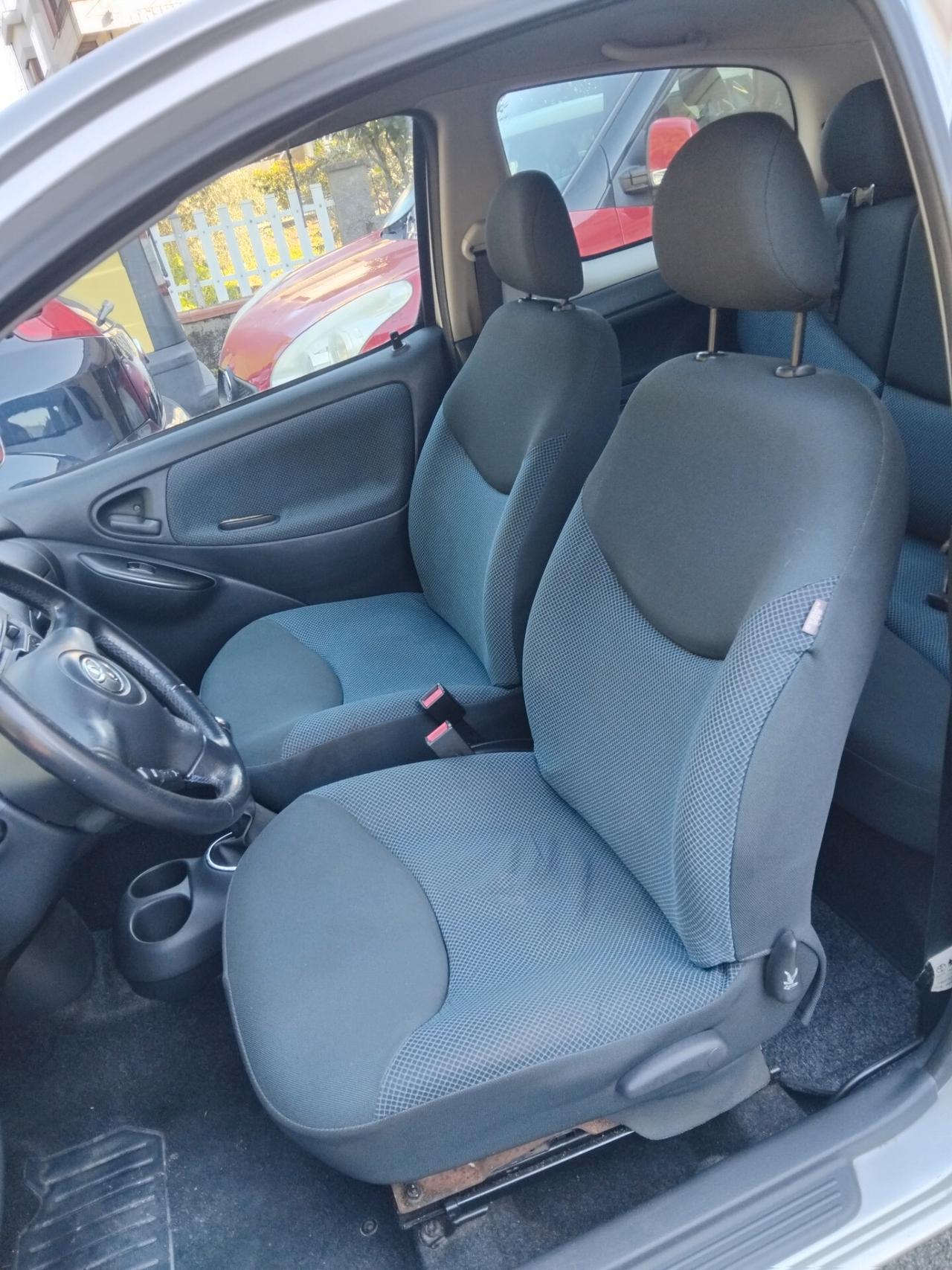 Toyota Yaris 1.0i 16V cat 3 porte Sol