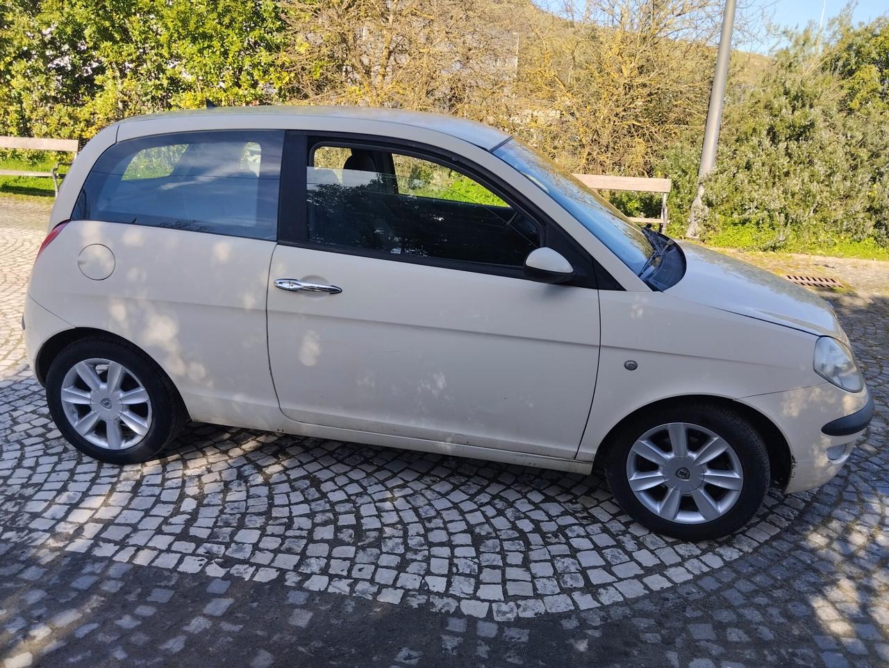 Lancia Ypsilon 1.2 16V Platino