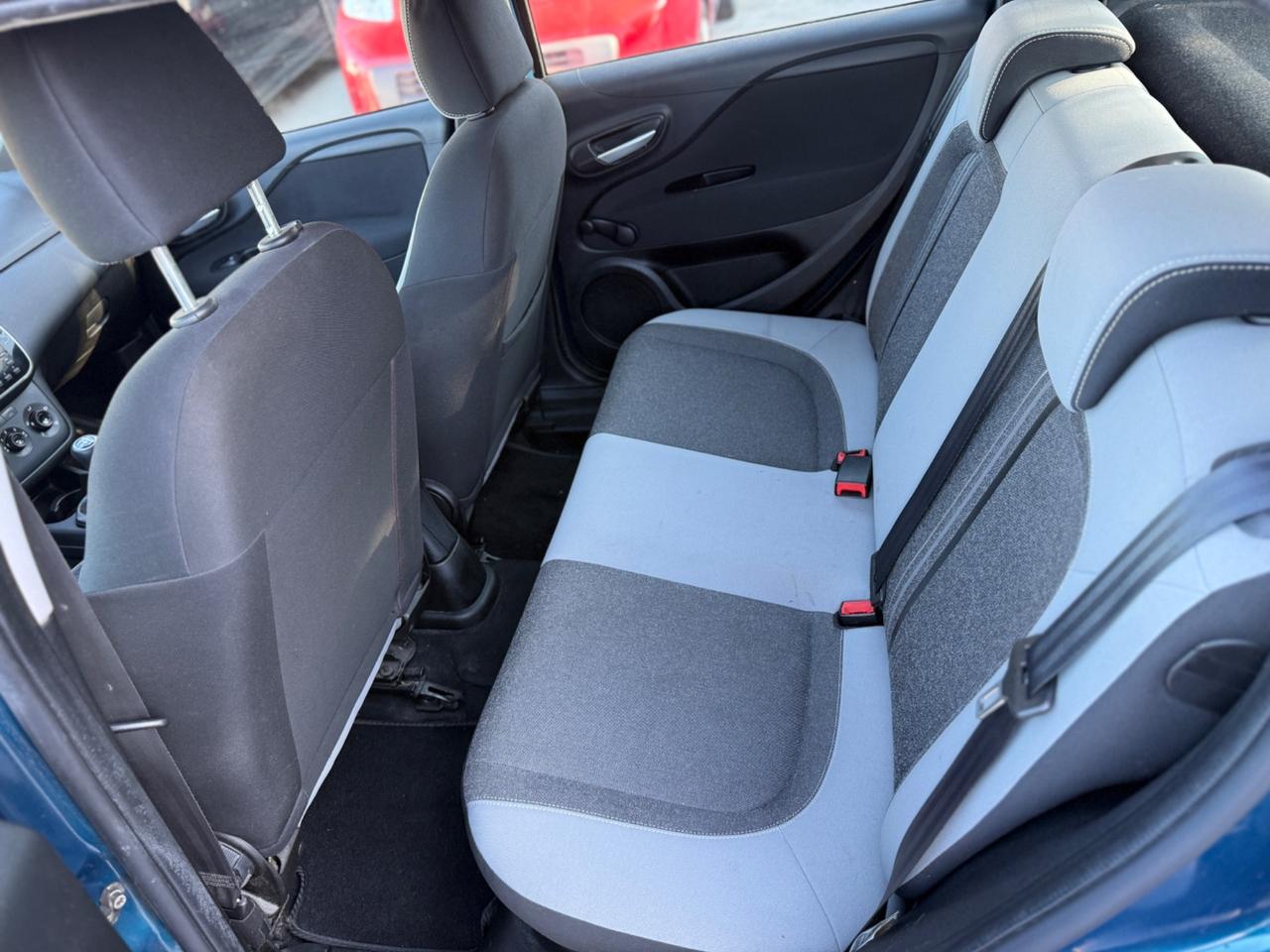 Fiat Punto 1.4 SeS 8V Dualogic 5P Racing (57 kw)