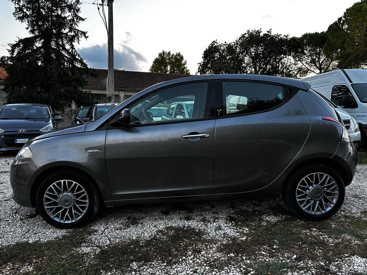 Lancia Ypsilon 1.3 MJT 16V 95 CV 5 porte S&S Silver