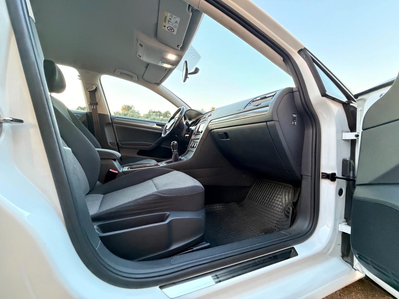 Volkswagen Golf/1.6 TDI 90CV/CAR PLAY/CERCHI 17"/NEOPATENTATI
