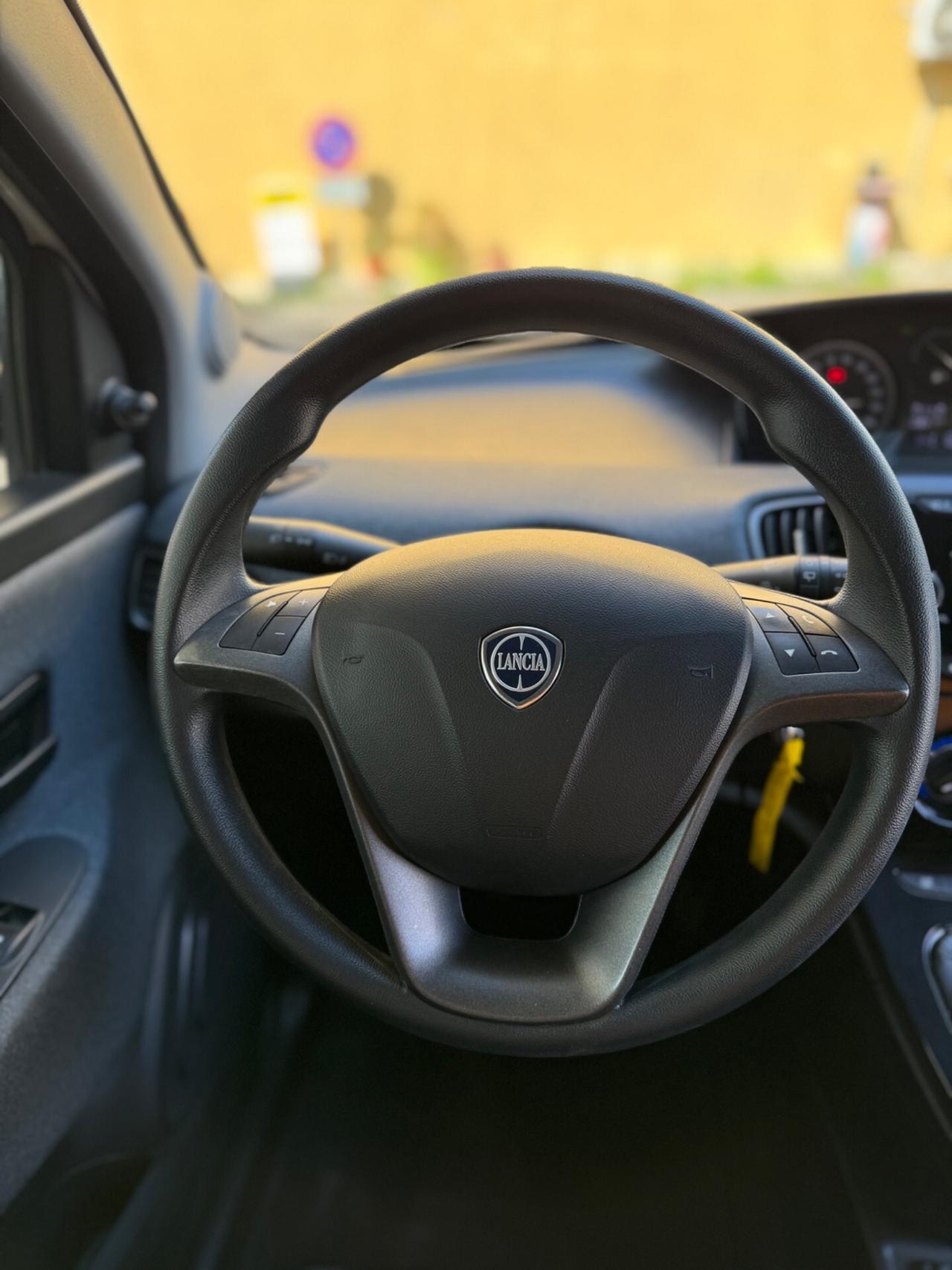 Lancia Ypsilon 1.2 69 CV 5 porte Elefantino Blu OK NEOPATEN