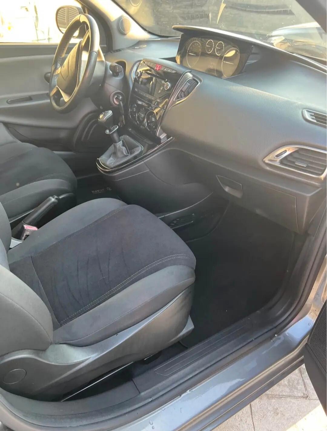 Lancia Ypsilon 1.2 69 CV 5 porte AUTO CON GARANZIA