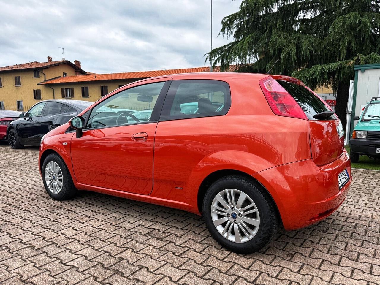 Fiat Grande Punto Grande Punto 1.3 MJT 90 CV 3 porte OK NEOPATENTATI