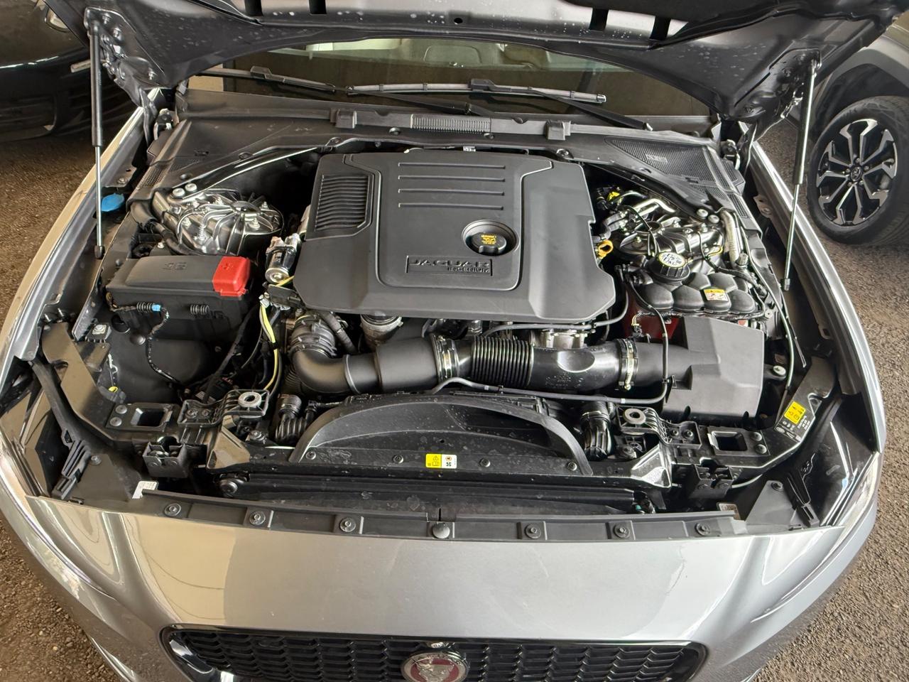 XE 2.0 D 204 CV-R-Dynamic HSE-IVA ESP-unipro