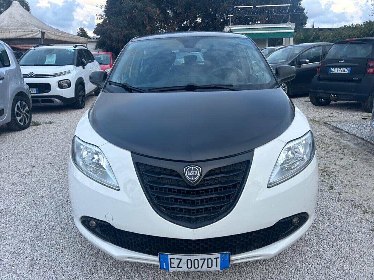 Lancia Ypsilon 1.2 69 CV 5 porte S Momodesign