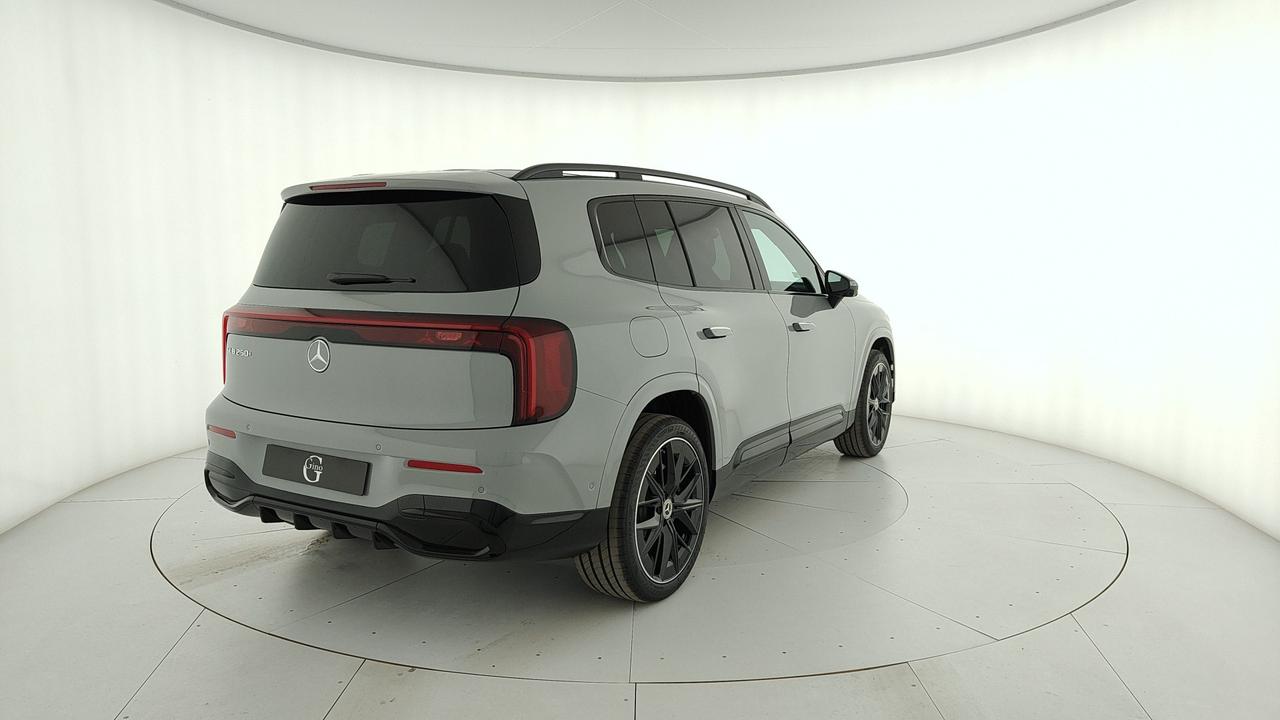 Mercedes-Benz GLB 250+ con tecnologia EQ