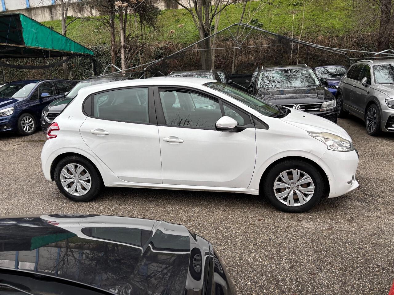 Peugeot 208 1.4 HDi 5 porte OK NEOPATENTATI