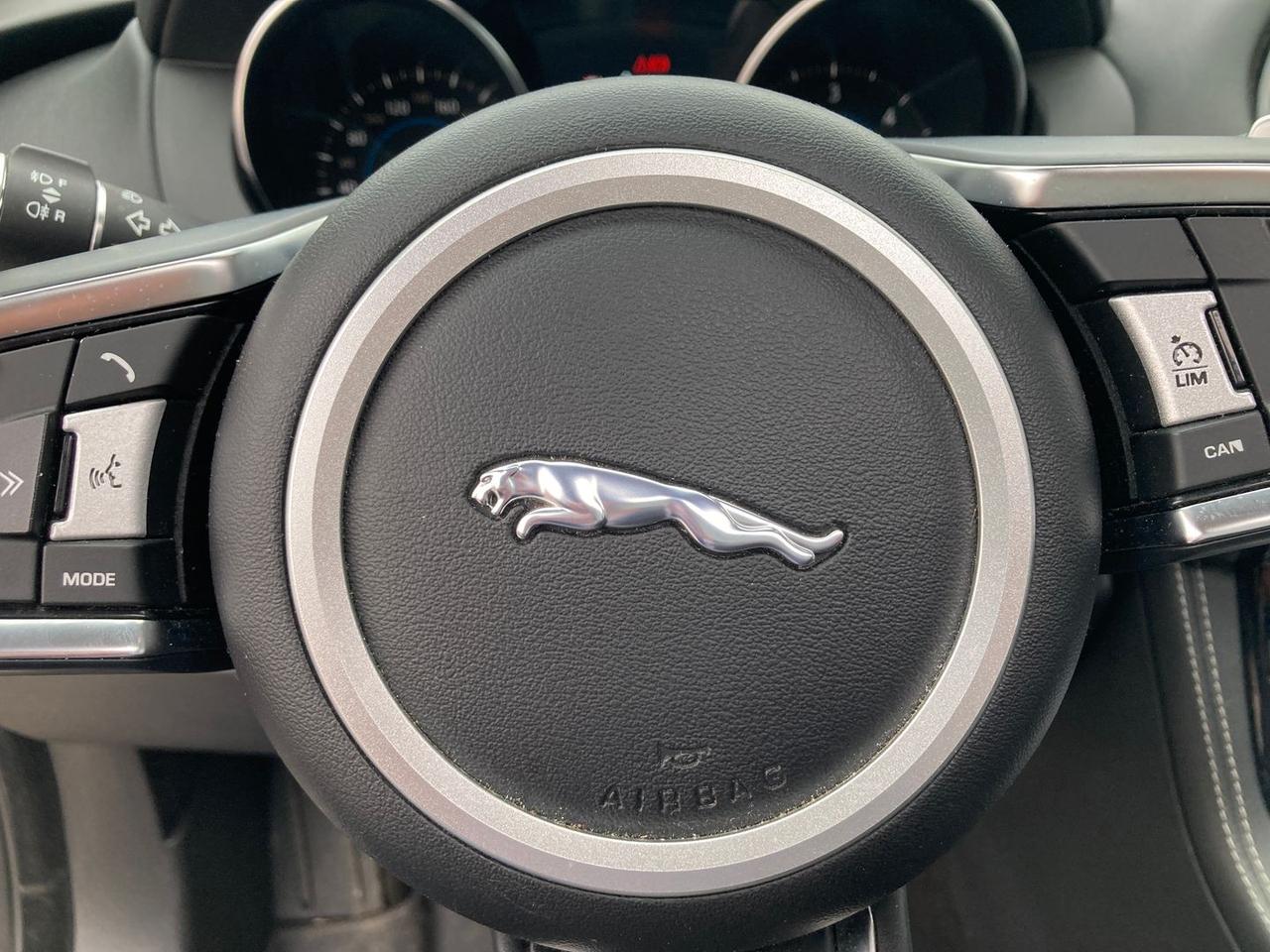 Jaguar F-Pace 2.0 20d Turbo R- #8436