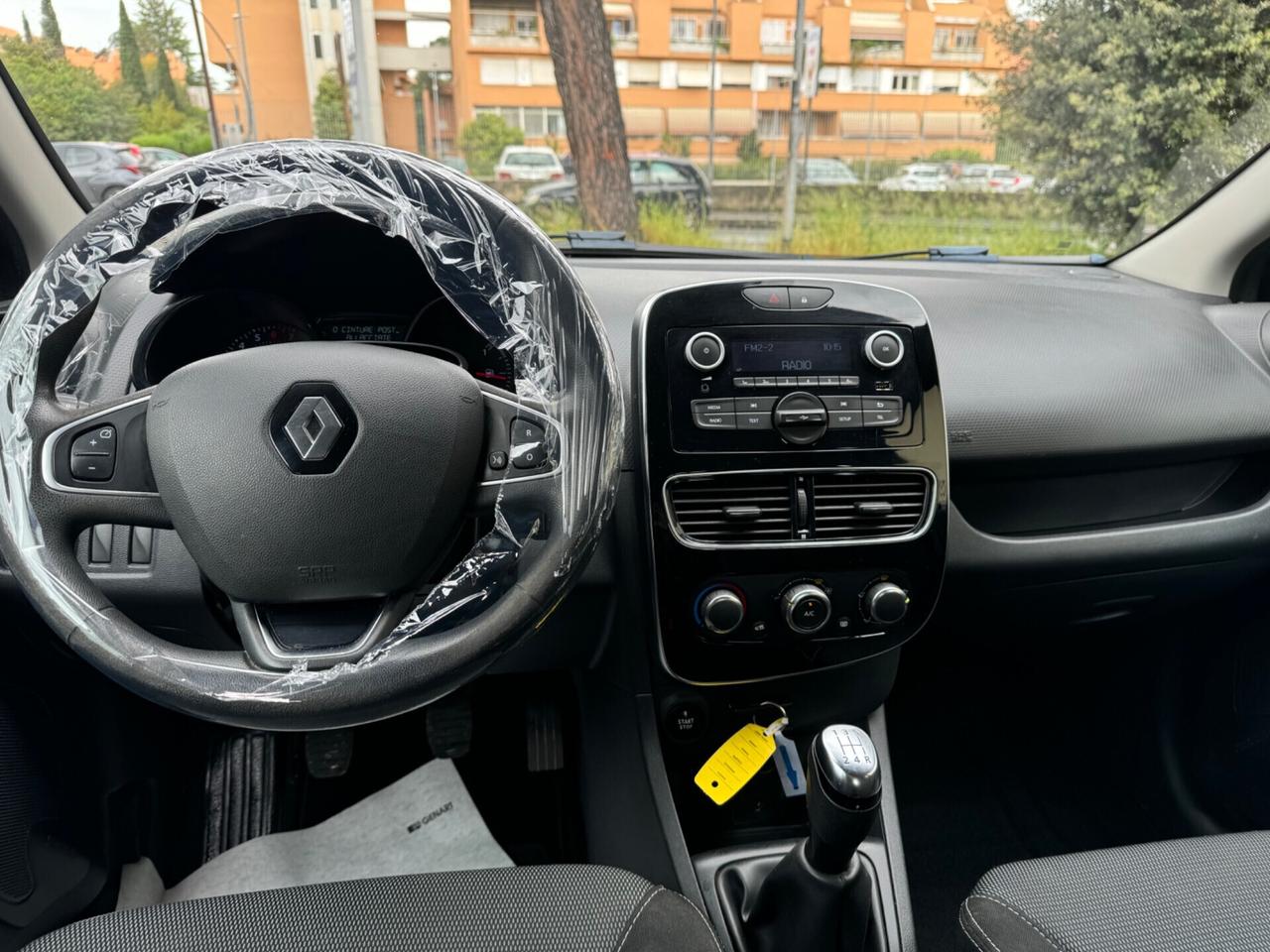 Renault Clio 1.2 75CV 5 porte NEOPATENTATI