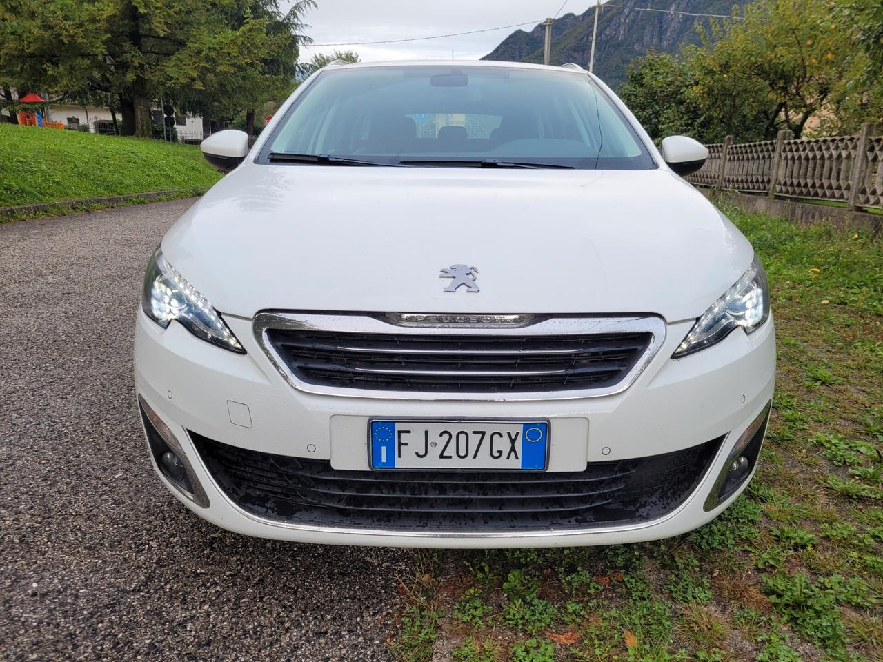 Peugeot 308 BlueHDi 120 S&S SW Allure