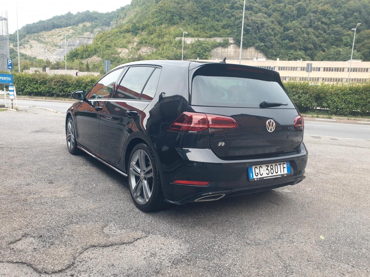 Volkswagen Golf 2.0 TDI DSG 5p. R LINE
