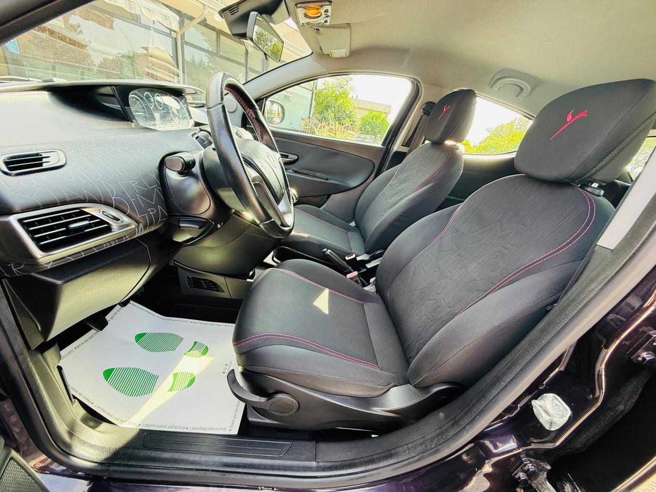 Lancia Ypsilon 0.9 TwinAir 85 CV 5 porte Metano Ecochic Elefantino