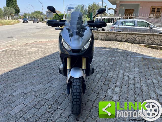 HONDA X-ADV 750 .