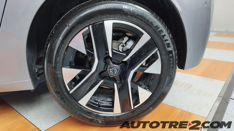 Peugeot 208 208 1.2 puretech Allure s&s 100cv da € 12790 detax!!
