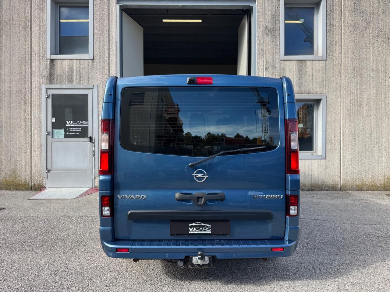 Opel Vivaro 9 posti passo lungo