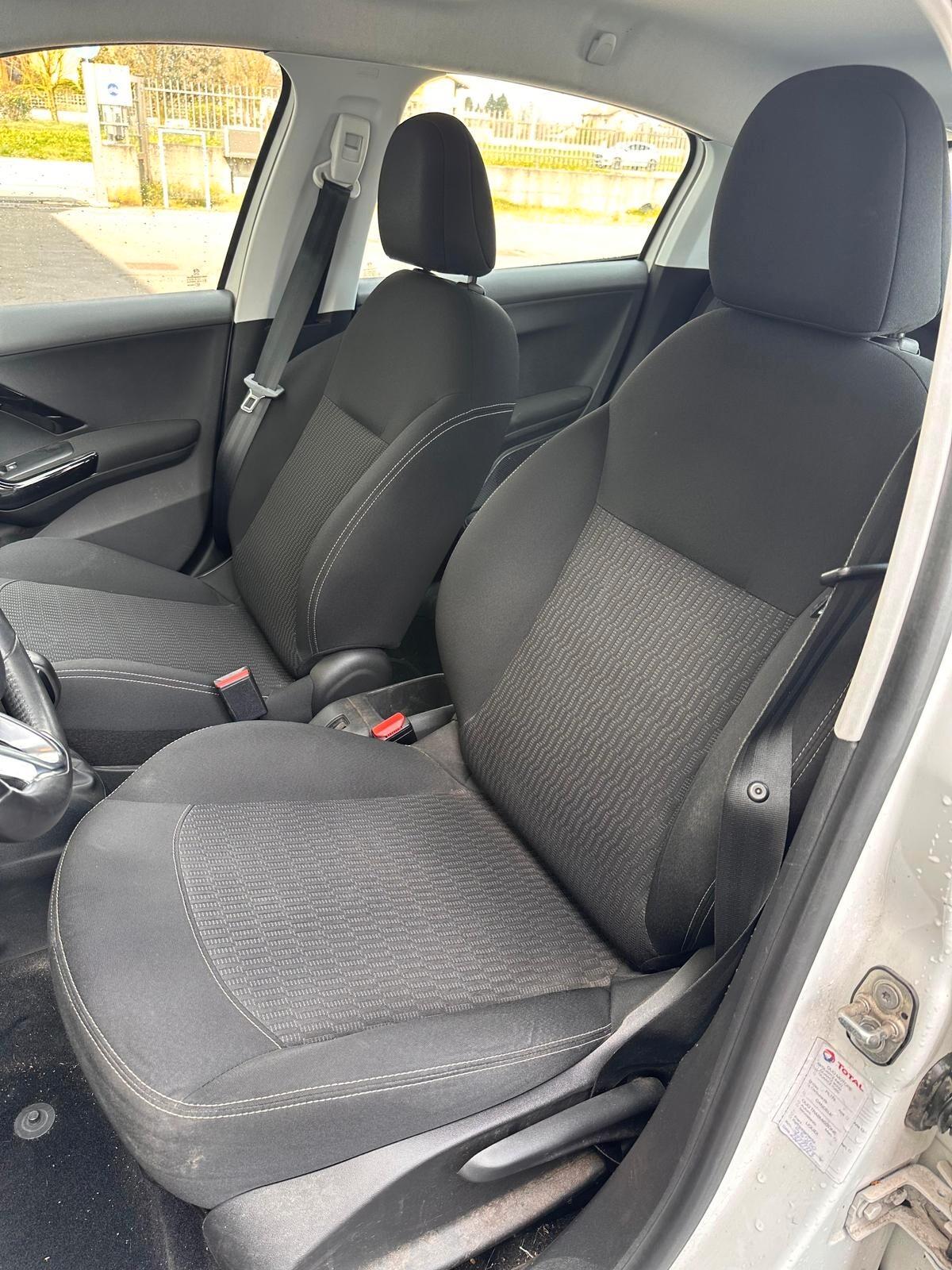 Peugeot 208 PureTech 82cv 5 porte Active