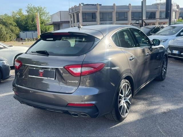 Maserati Levante s q4 430cv