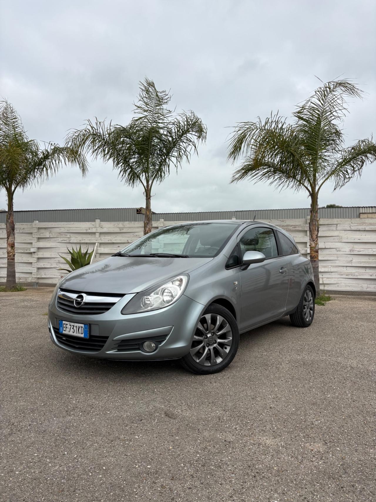 Opel Corsa 1.2 benzina 3 porte