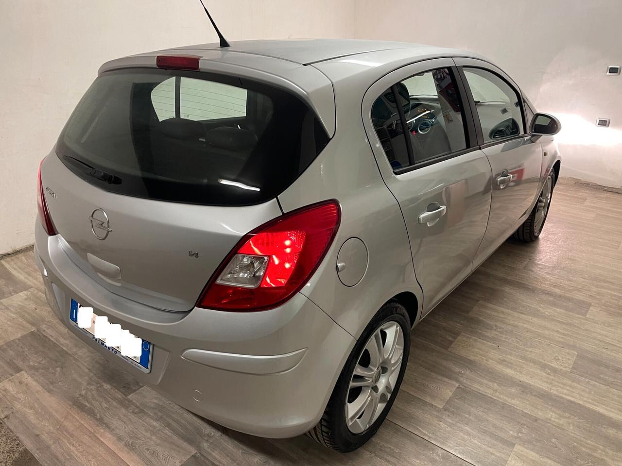 Opel Corsa 1.4 GPL Cosmo Full Optional