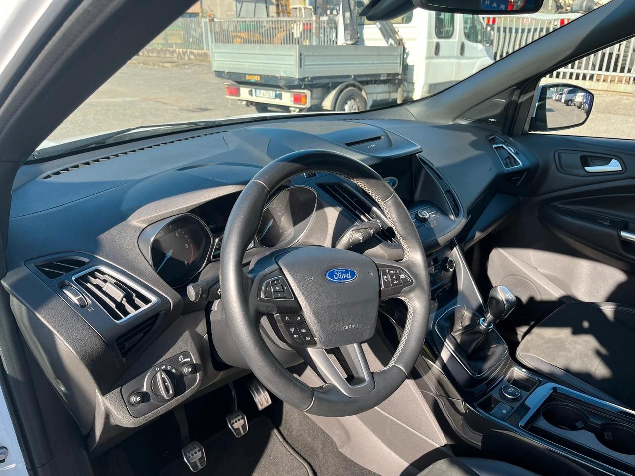 Ford Kuga 1.5 TDCI 120 CV 2WD ST-Line