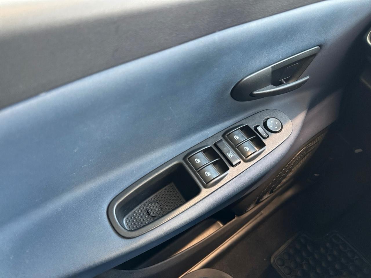 Lancia Ypsilon 1.0 FireFly 5 porte S&S Hybrid Platino