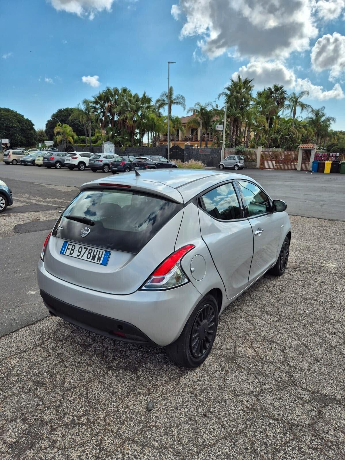Lancia Ypsilon 1.2 69 CV 5 porte Platinum