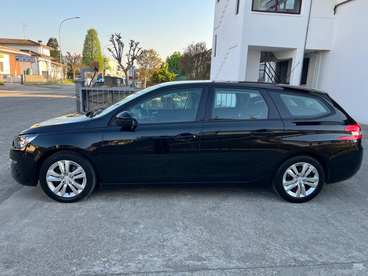 Peugeot 308 1.6 e-HDi Diesel 6MARCE POCHI KM