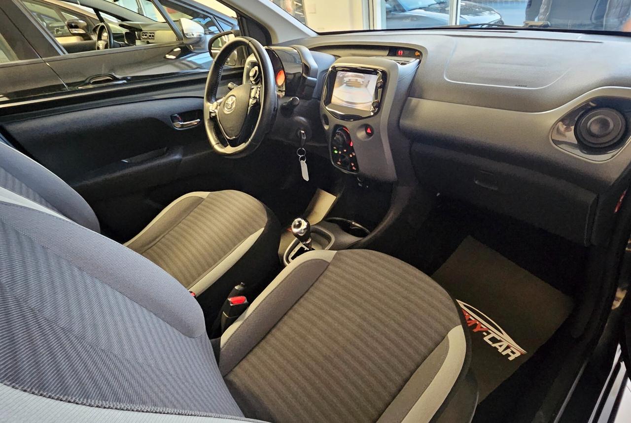 Toyota Aygo Connect 1.0 VVT-i 72 CV 5 porte x-wave grey