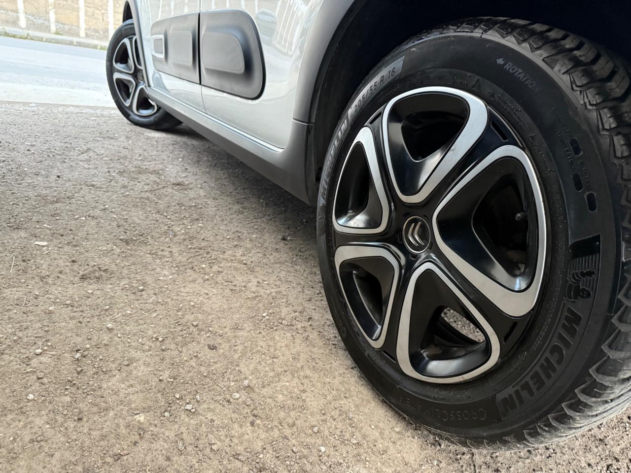 Citroen C3 BlueHDi 100CV Shine+AIRBUMP/FULL LED2021