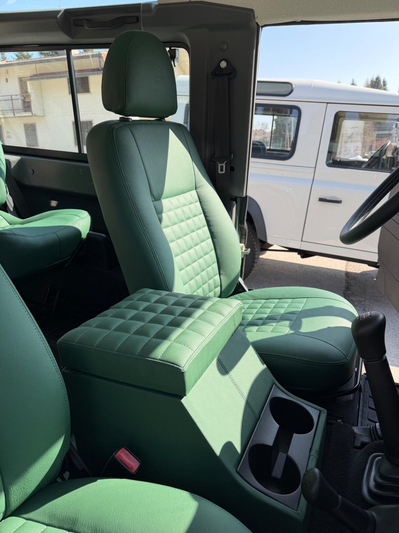 Land Rover Defender 90 2.4 TD4 Station Wagon SE