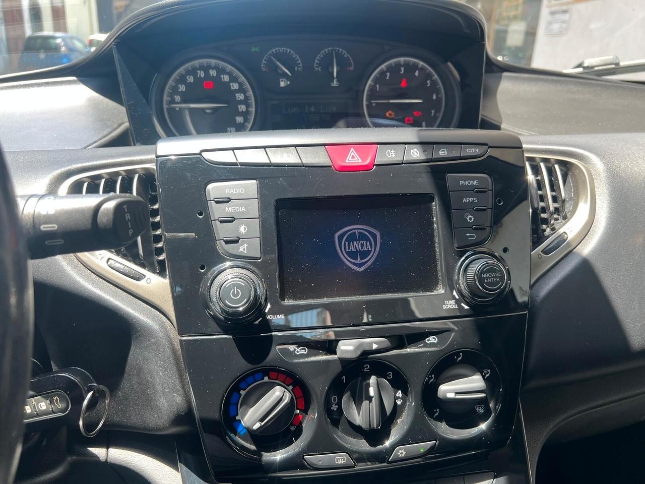 Lancia Ypsilon 1.2 69 CV 5 porte Platinum