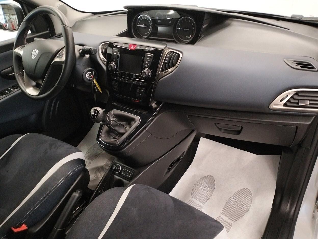 Lancia Ypsilon 1.2 69 CV 5 porte Mya