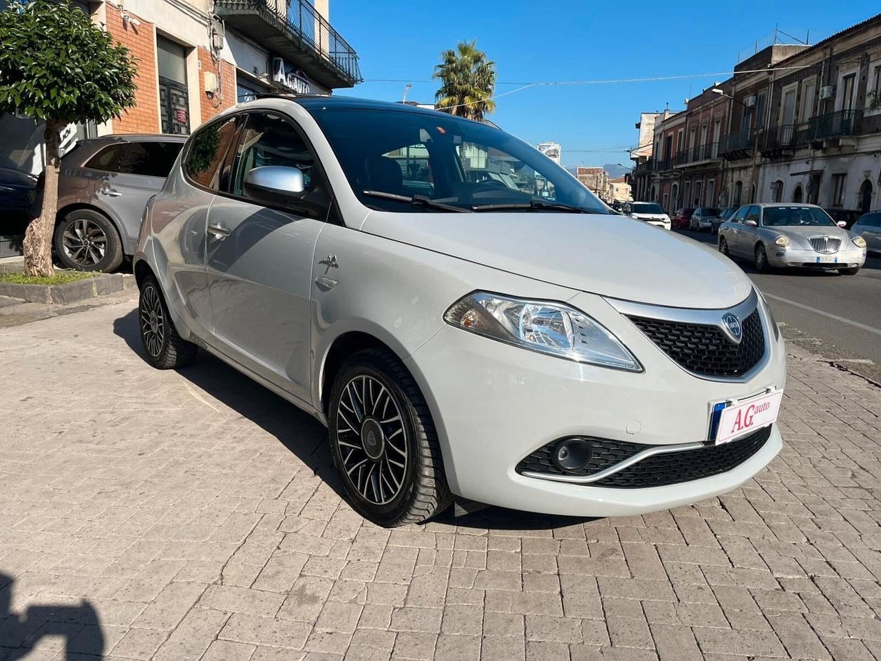 Lancia Ypsilon 1.3 MJT 16V 95 CV 5 porte S&S MYA TETTO APRIBILE
