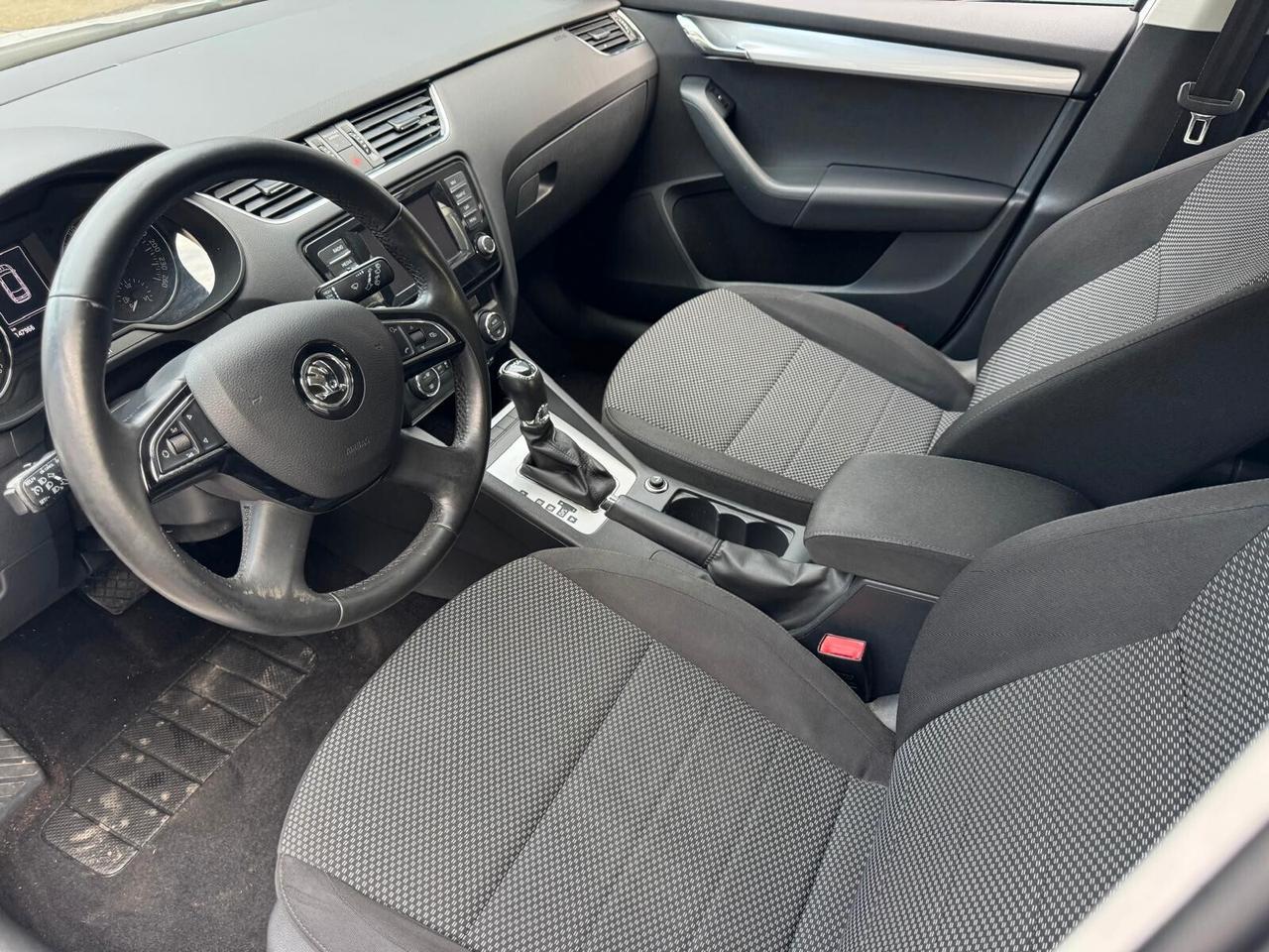 Skoda Octavia 1.6 TDI CR 105 CV DSG Elegance*EURO5B*NAVI