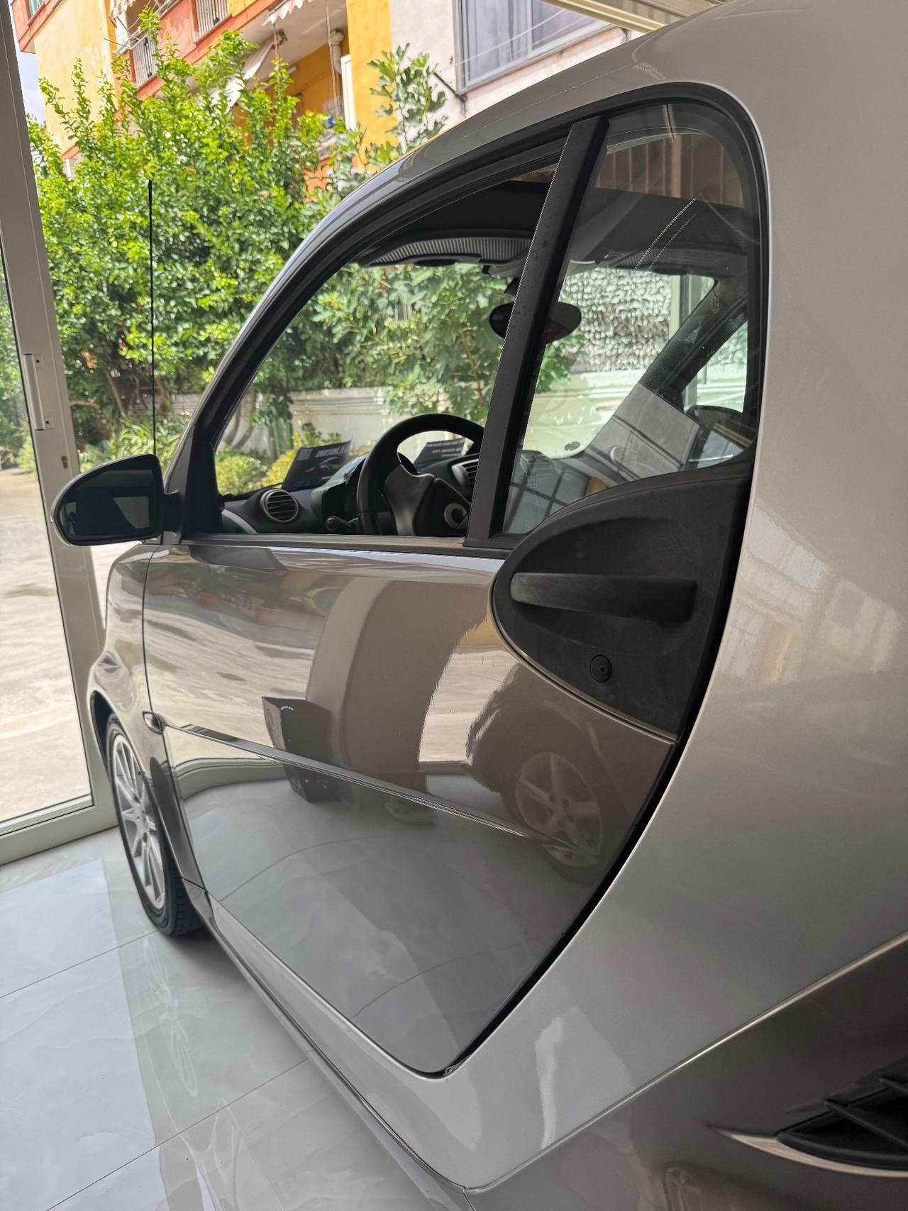 Smart ForTwo 1000 52 kW MHD COUPE WHITE TAILOR MADE