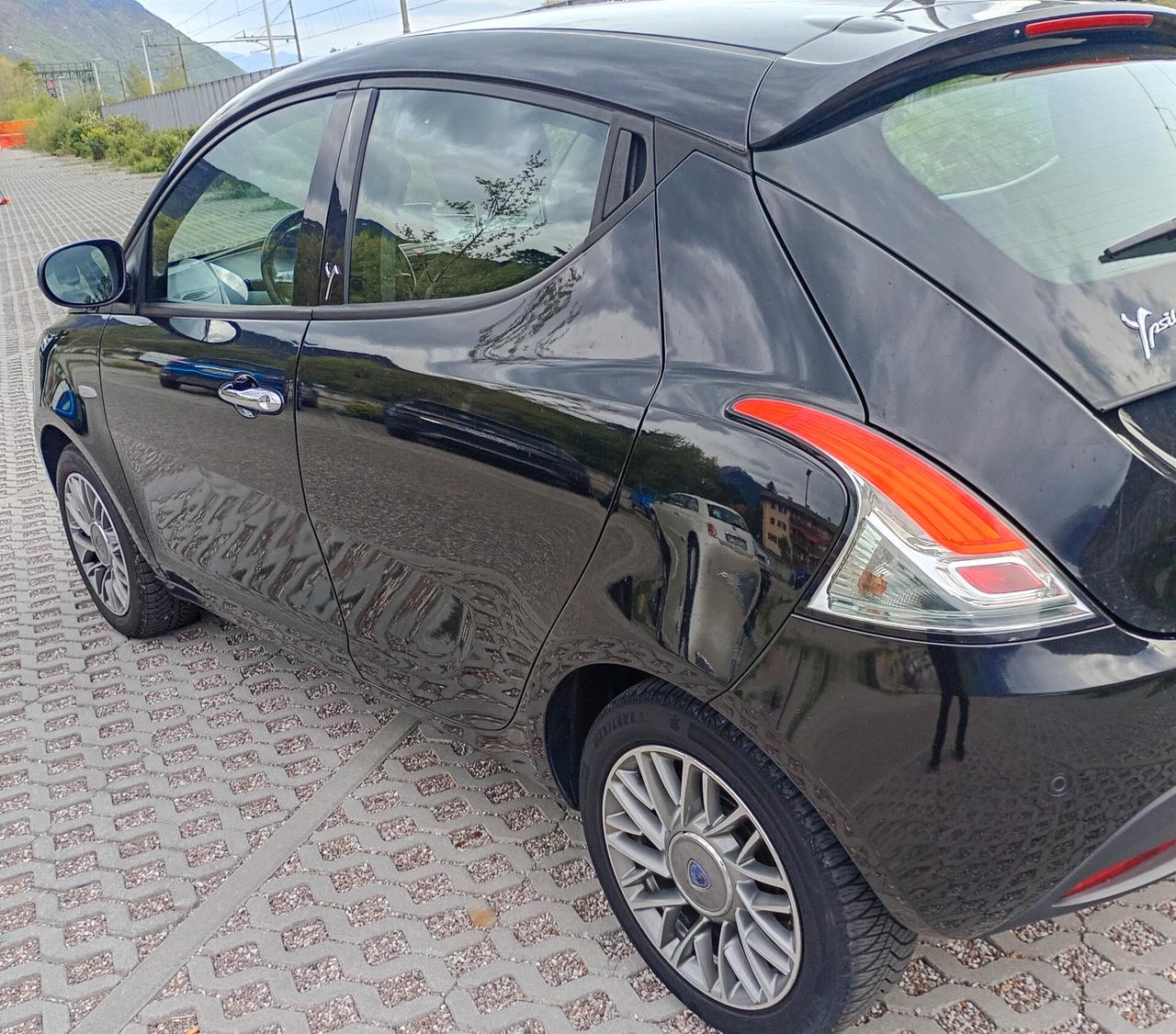 Lancia Ypsilon 1.2 69 CV 5 porte S&S Gold