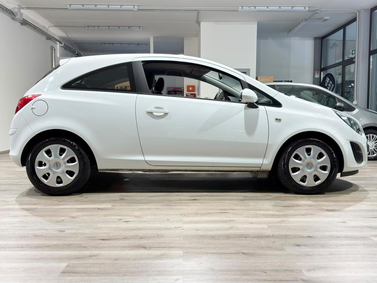 OPEL CORSA 1.2 86cv 110.000km 2014 NEOPATENTATI