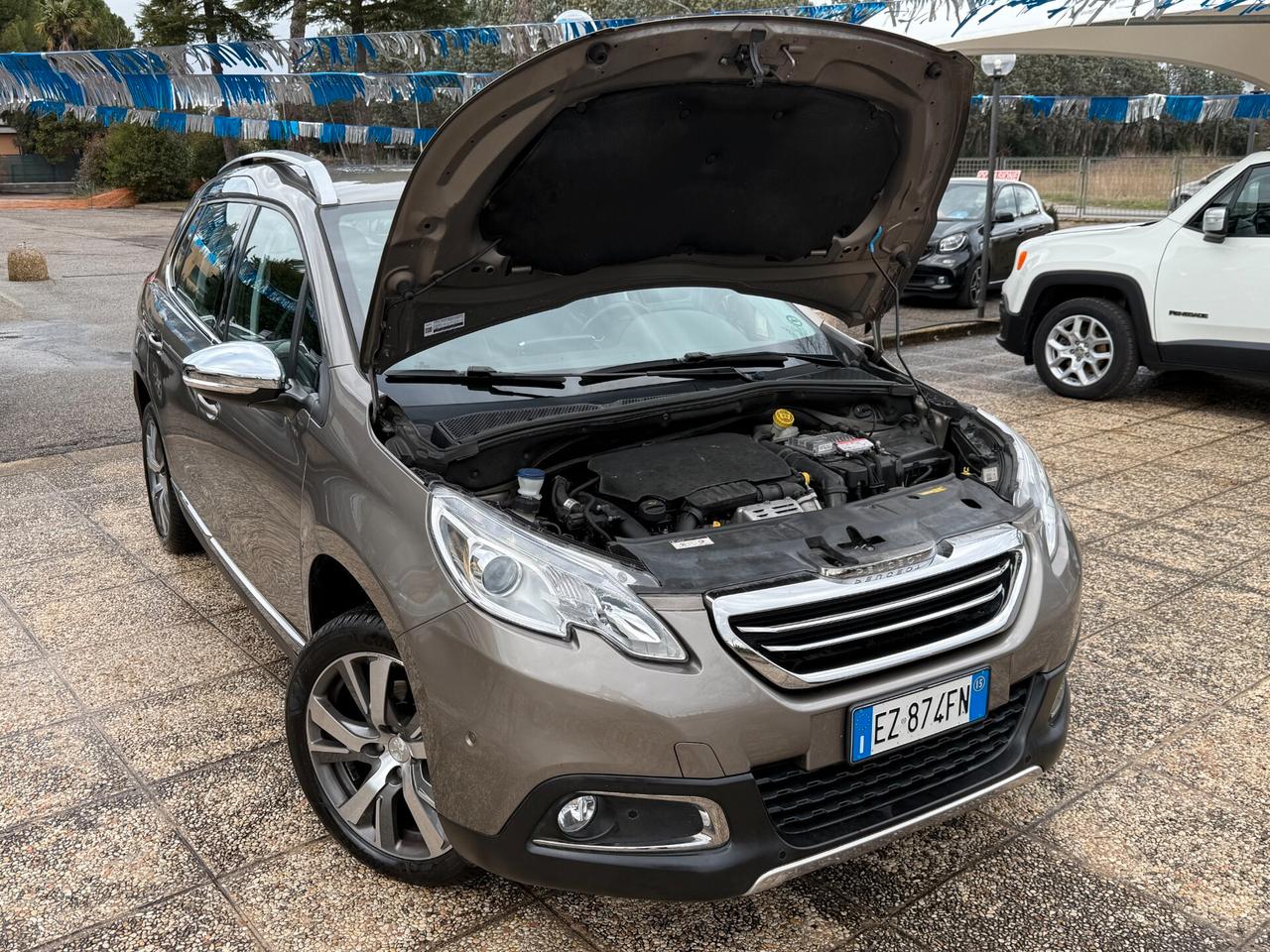 " SOLO 40.000 KM " Peugeot 2008 Benz. Allure