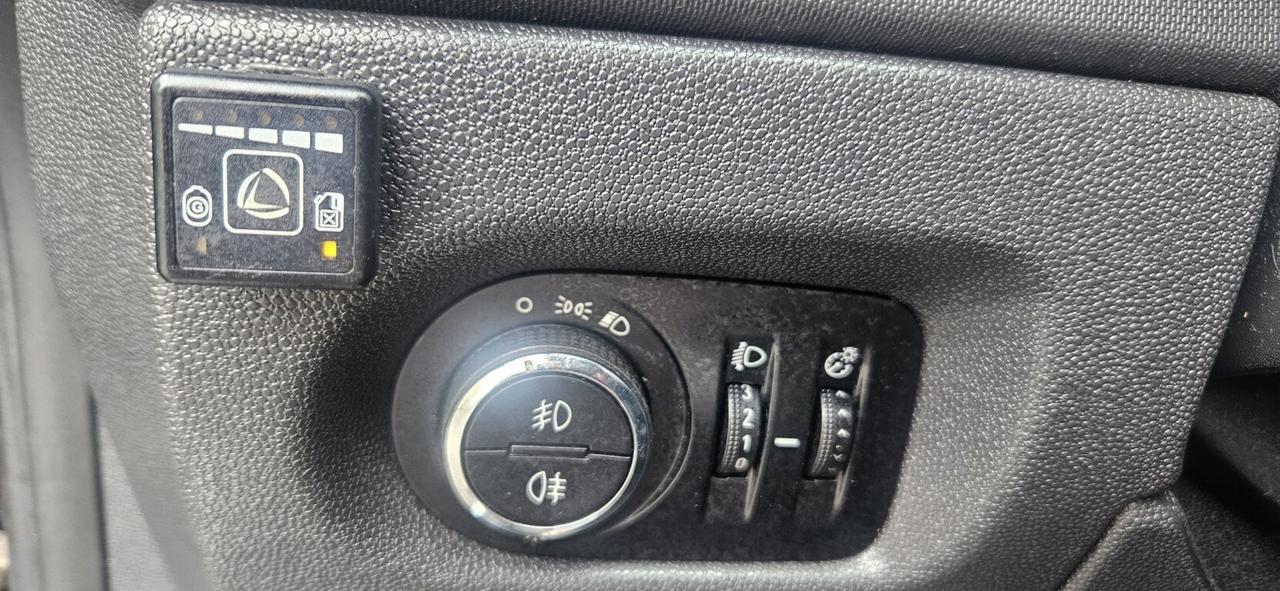 Opel Corsa 1.2 5 porte Club b/ GPL PROSSIMO RINNOVO 2031-AUTO PER NEOPATENTATI