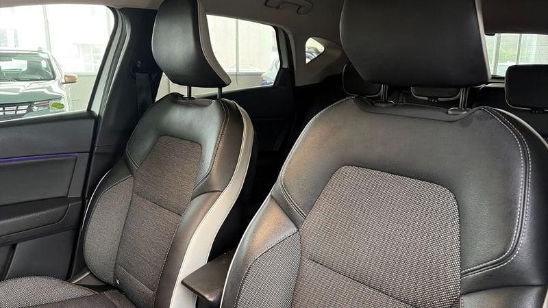 Renault Captur 1.6 E-TECH Hybrid Intens Auto 145cv 1.6 E-Tech hybrid Intens 145cv auto