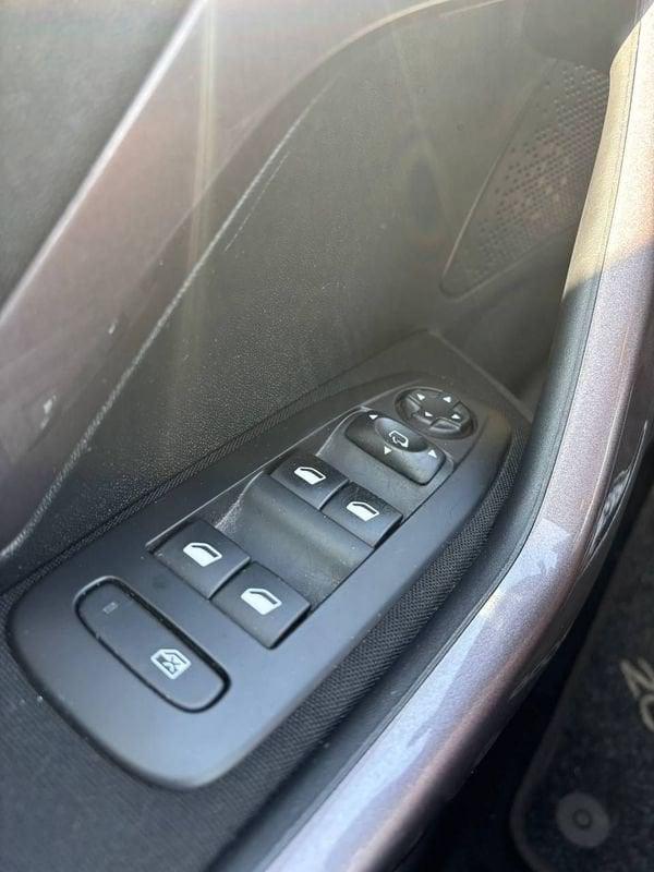 Peugeot 2008 NEOP. EURO 6. 1.2 82 CV