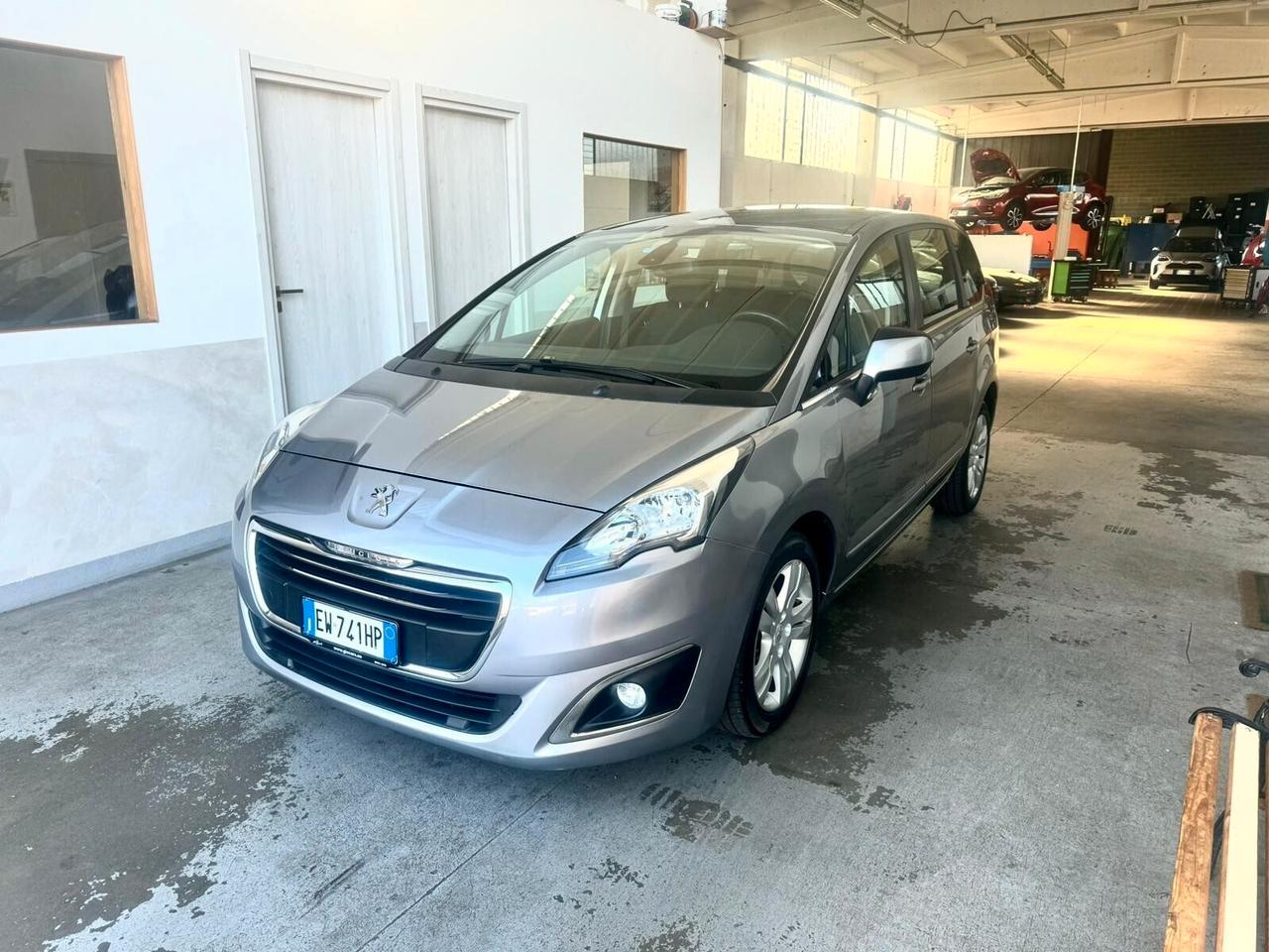 Peugeot 5008 1.6 HDi 115CV Allure 7 Posti