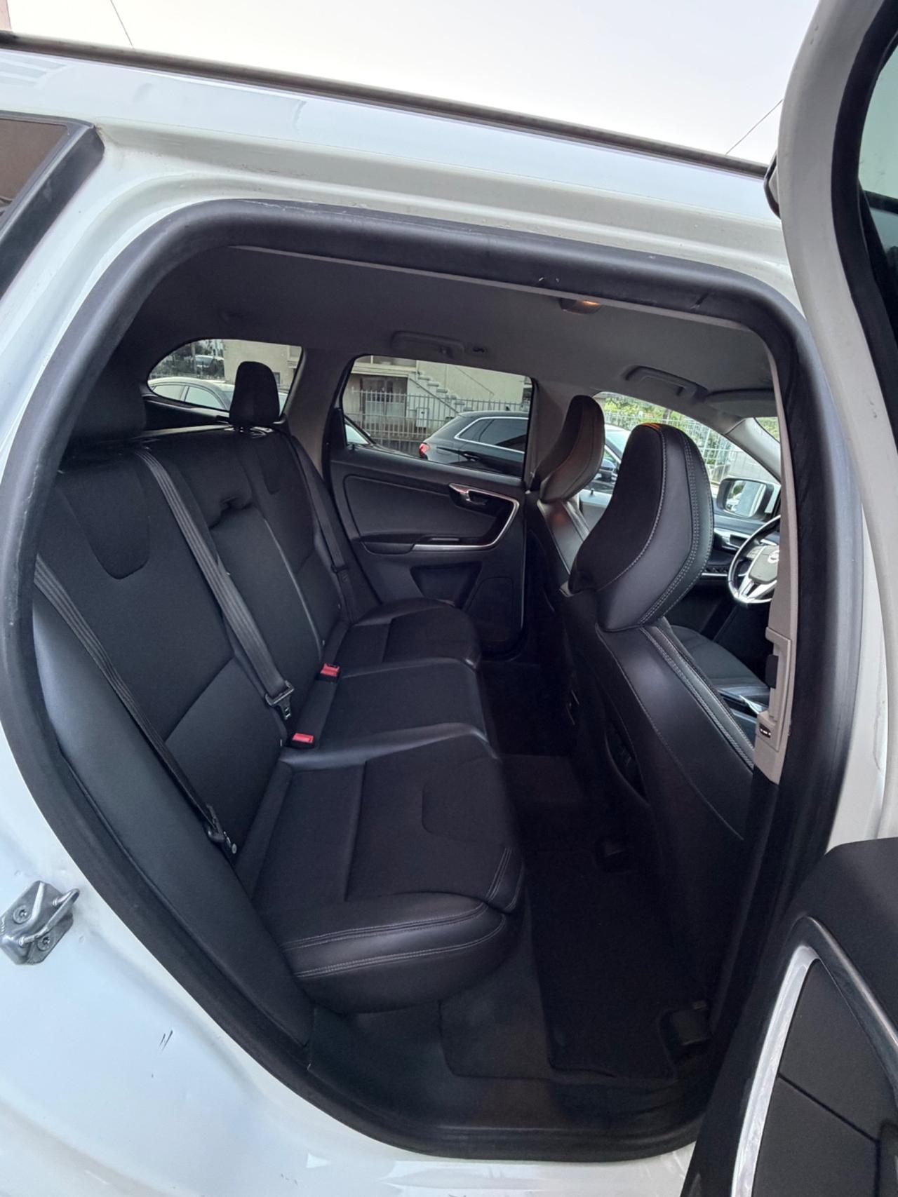 Volvo XC60 D4 AWD Geartronic R-design Momentum