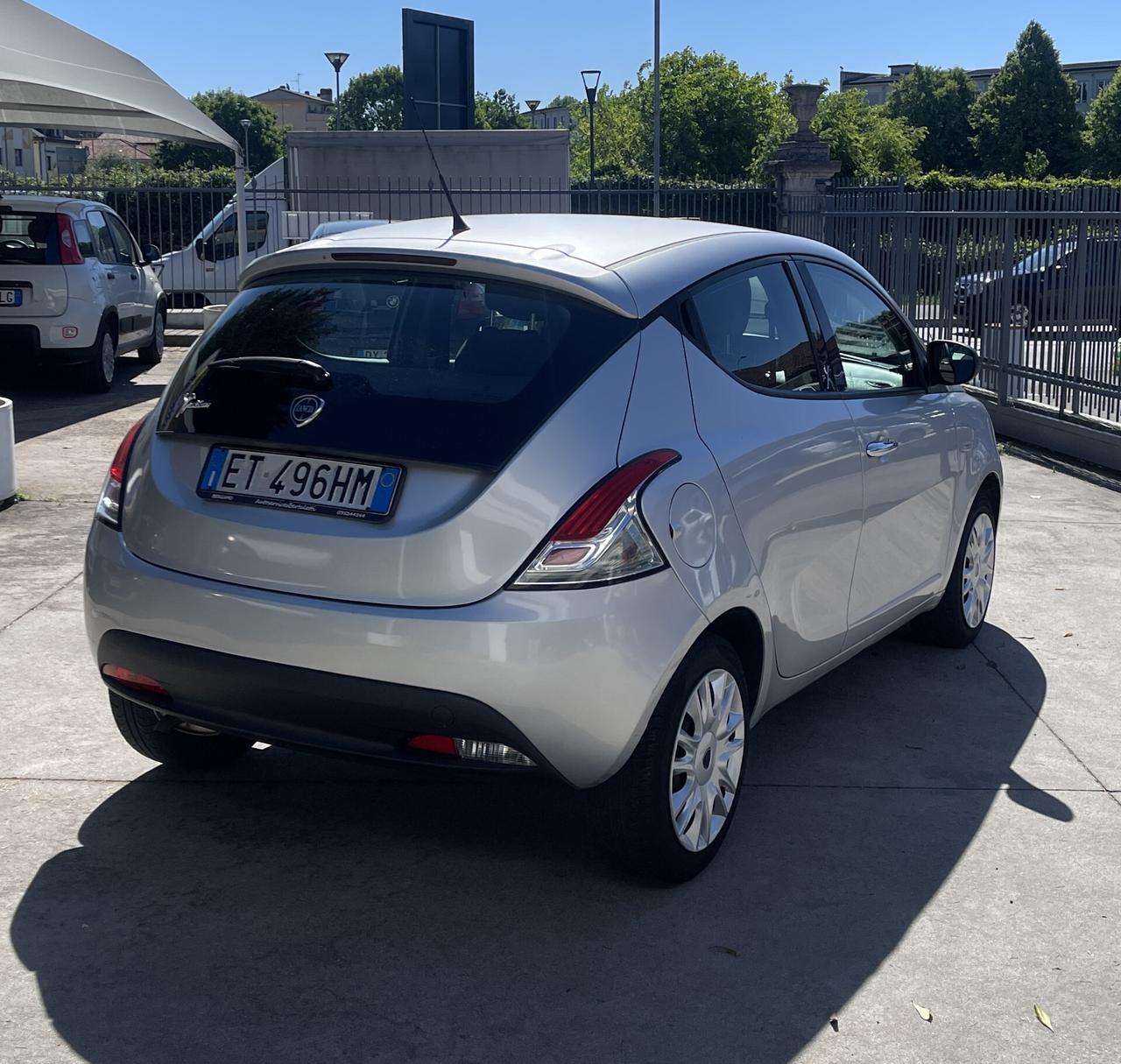 Lancia Ypsilon 1.2 69 CV Silver - neopatentati