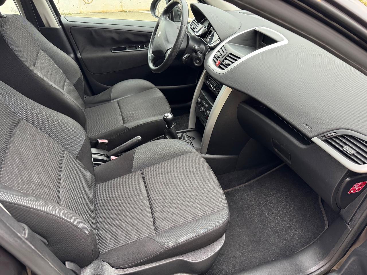 Peugeot 207 1.4 HDi -SOLO 122.000 KM-